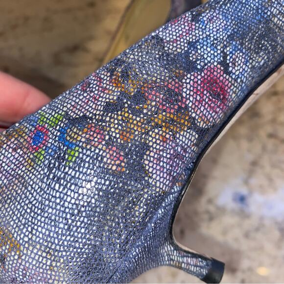 BUTTER Italy $350 1.5" Kitten Heel Gray Floral 6.5 EUC - Picture 9 of 14